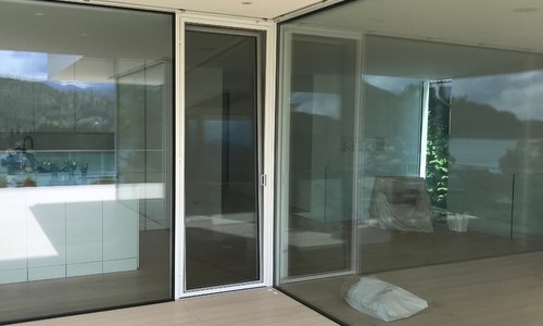 Panoramatické otevírací dveřní sítě Luxalex 